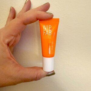Nip and Fab Vitamin C Fix Eye Cream  Illuminate Eclairer Travel Size 0.13 oz